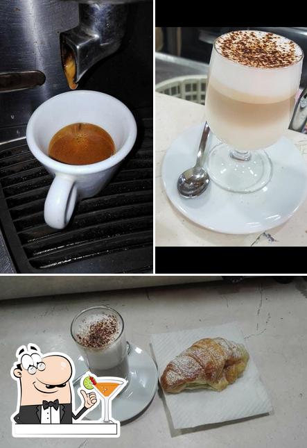 Dai un’occhiata alla immagine che mostra la bevanda e cibo di CoffeeandDrink