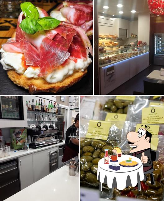 Ordina un hamburger a Novo Cafè