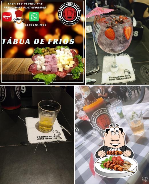 Torresmo com Mandioca