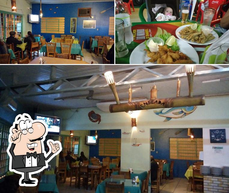 A interior e comida do restaurante