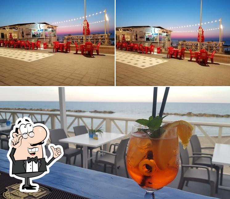 Gli interni di Happy Hour
