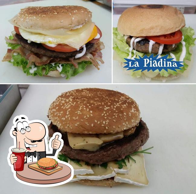 Prova un hamburger a Ristorante La Piadina