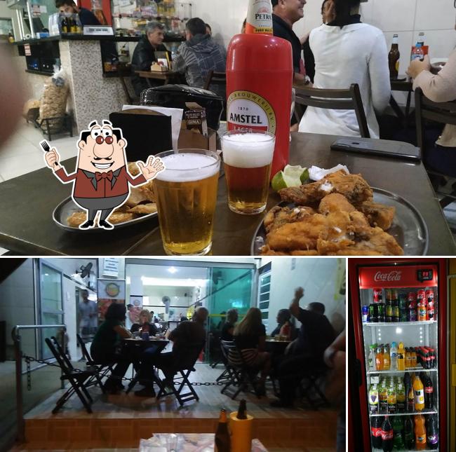 O Araújo Bar e Lanchonete se destaca pelo comida e interior