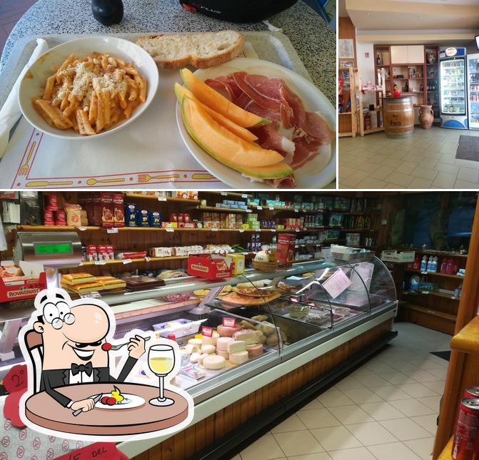 Questa è la foto che mostra la cibo e interni di Bar Il Ponte