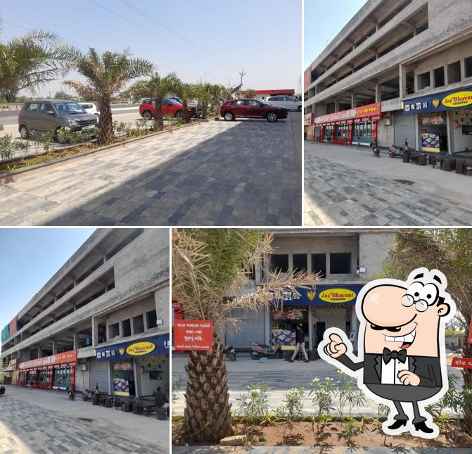 The exterior of JAY BHAVANI VADAPAV (FAST FOOD) HIMATNAGAR highway NH-48