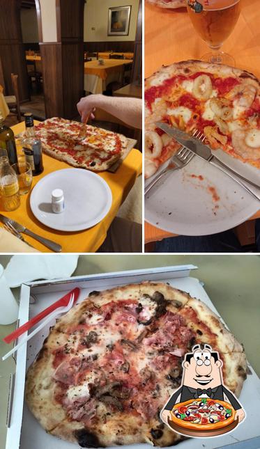 Scegli una pizza a Trattoria Pizzeria Annunziata