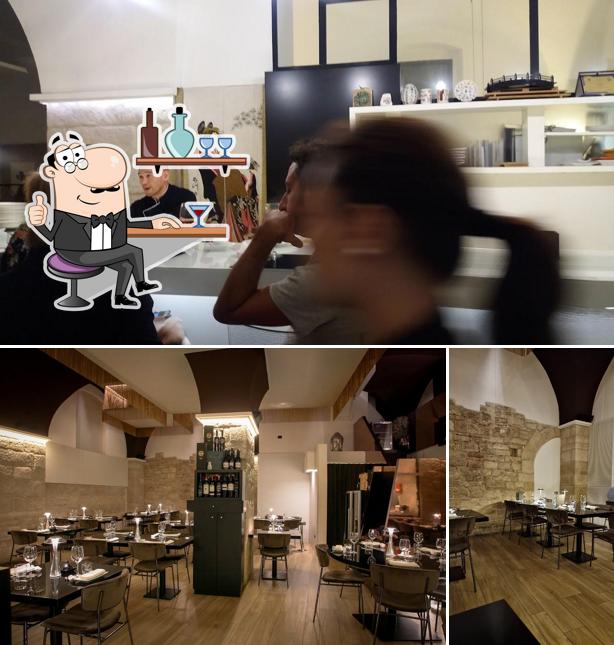 Siediti a un tavolo di kaori Japanese Restaurant