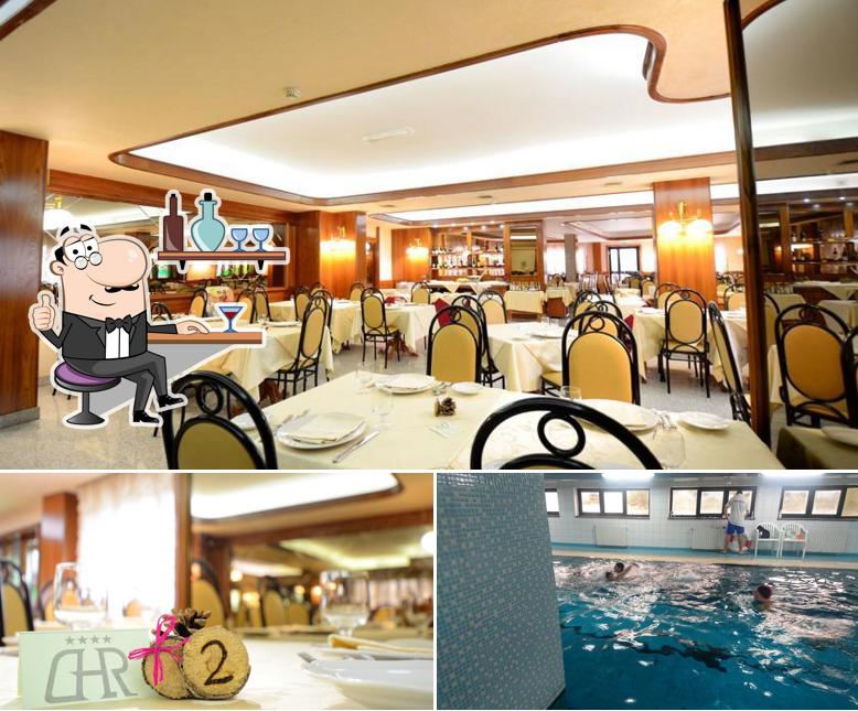 Siediti a un tavolo di Grand Hotel delle Rocche, Ristorante Le Terrazze