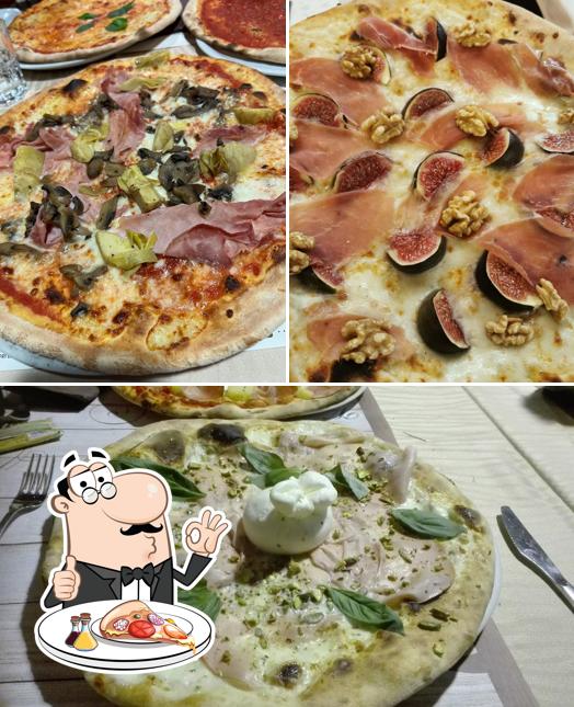 Scegli tra le svariate varianti di pizza