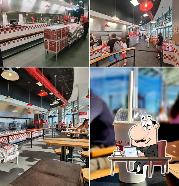 Installez-vous à l'une des tables de Five Guys Nice CAP 3000
