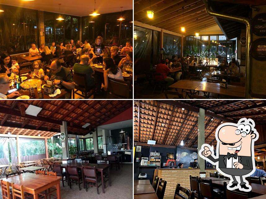 Veja imagens do interior do Fratello Pizza Bar