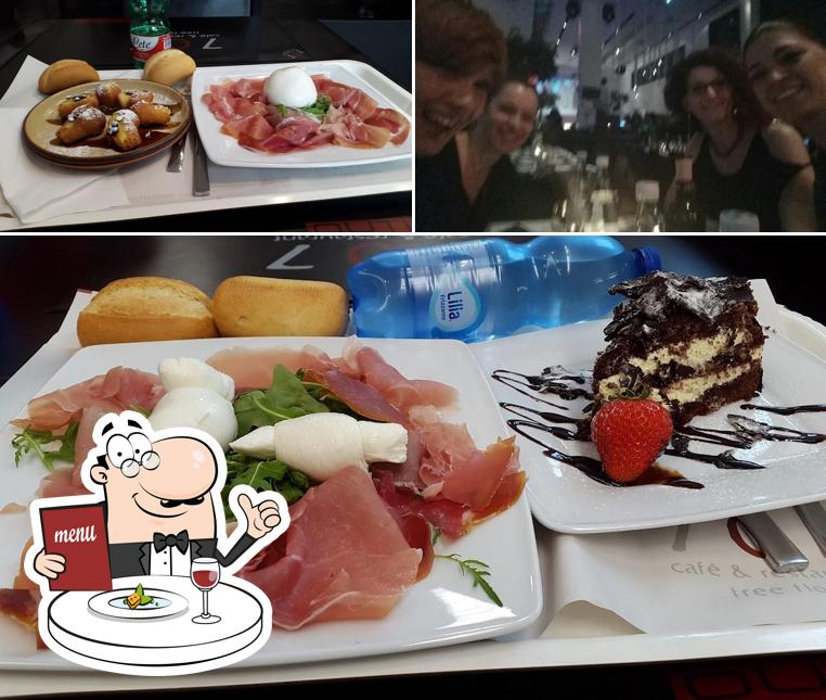 La immagine della cibo e bancone da bar di 707 Café & Restaurant