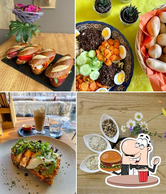 Prenditi un hamburger a Betty's Coffee House