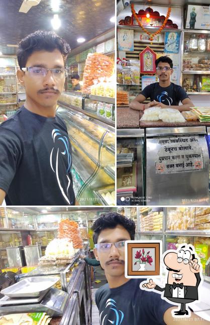 The interior of PANDE CHAT BHANDAR