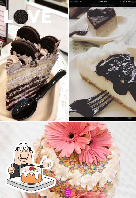 Look at the photo of Mouth Wide Shut Cake Shop