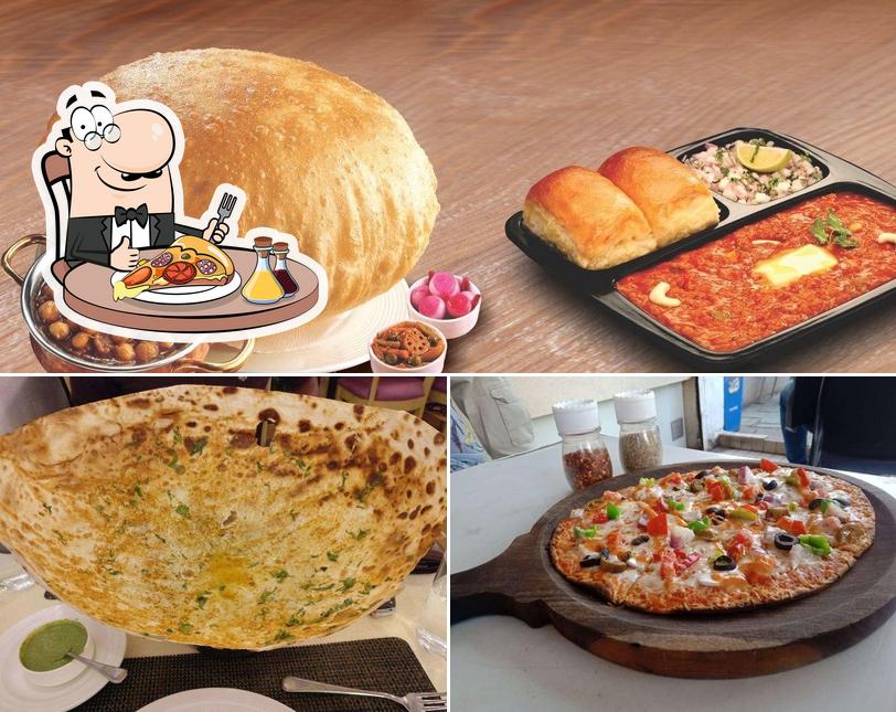 Order pizza at Hocco Eatery