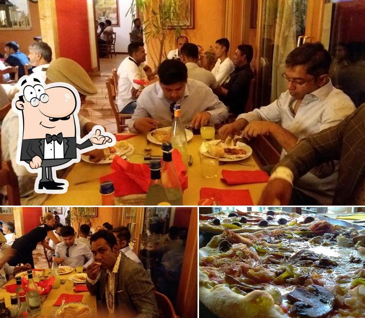 La immagine di interni e pizza da Trattoria Pizzeria Dal Bocoeto