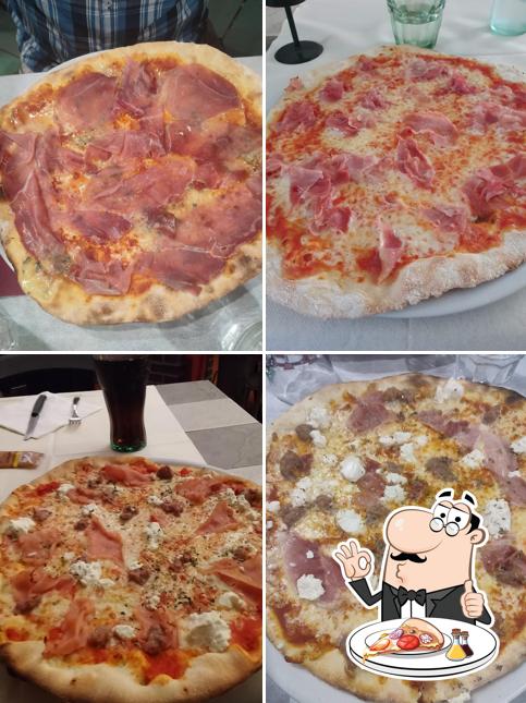 A Ristorante Pizzeria il Cenacolo, puoi assaggiare una bella pizza