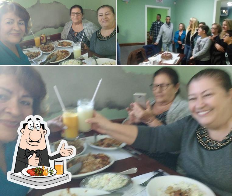 Confira a foto apresentando comida e interior no Beijing Express
