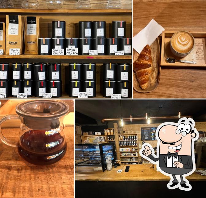 Siediti a un tavolo di Coffee Shop Sleepy Bear