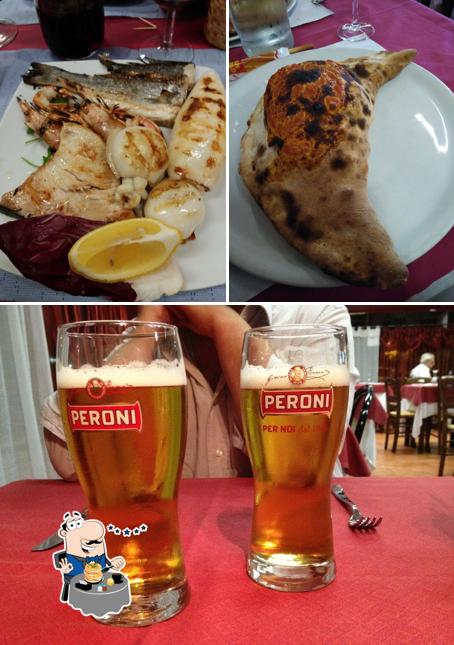 Tra le diverse cose da Pizzeria San Felice si possono trovare la cibo e interni