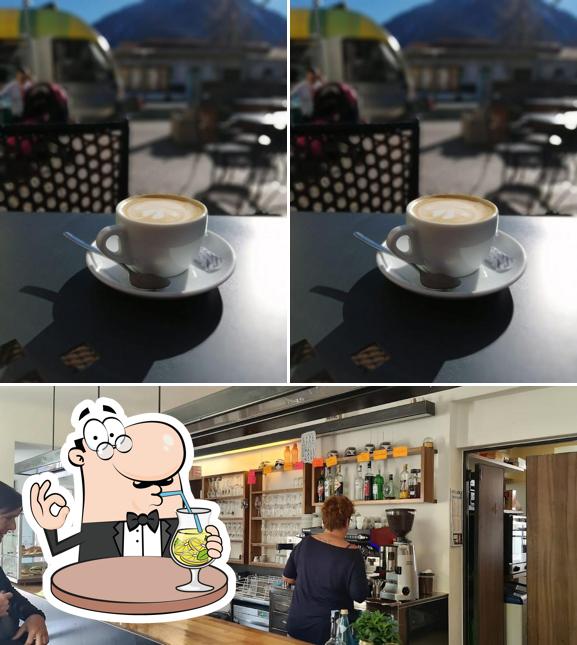 Guarda la immagine che presenta la bevanda e interni di Bahnhofbar Mals