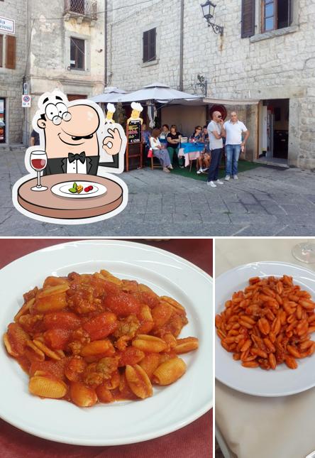 La foto di cibo e esterno da Ristorante Bar Museum