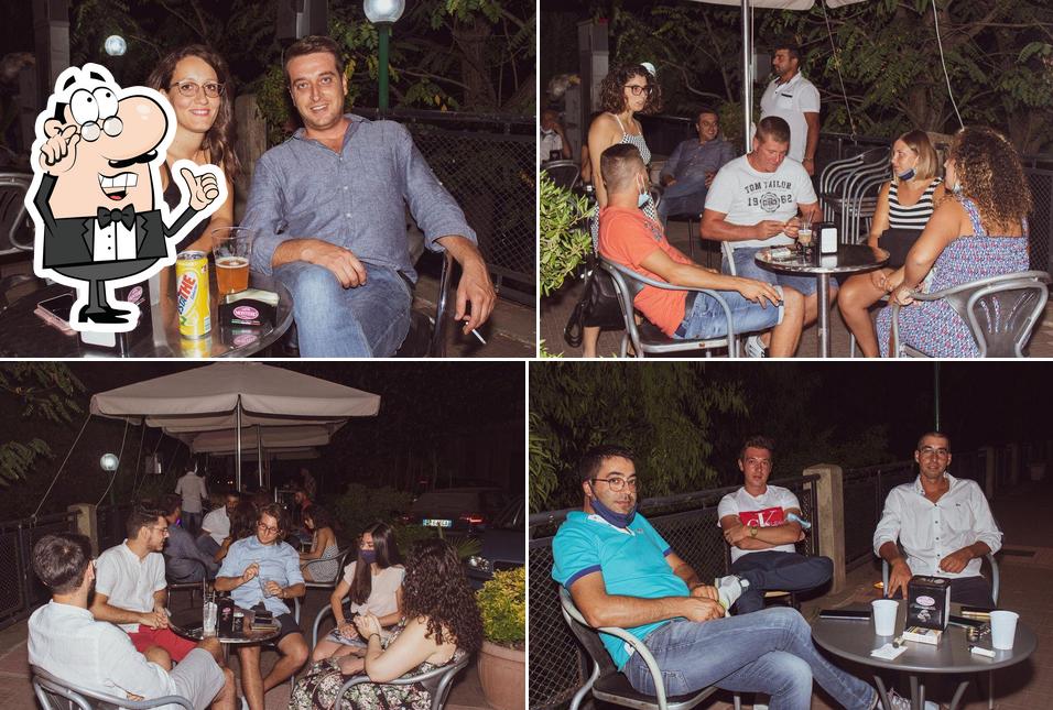 Dai un'occhiata agli interni di Cristal Bar Di Gotadoro Fabio