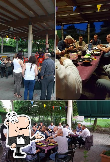 Dai un'occhiata agli interni di New bar di jasmine e micaela