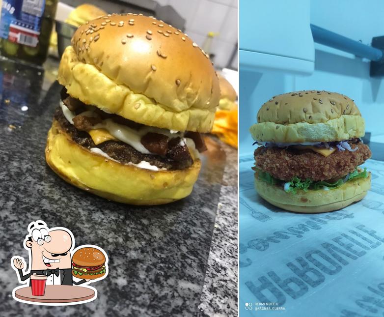Peça um dos hambúrgueres disponíveis no Chama no Burguer