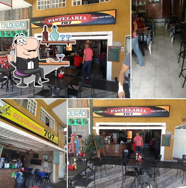 Sente em uma das mesas no Restaurante 707