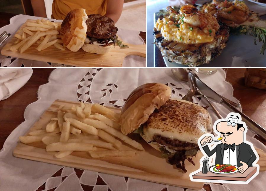 Comida em Restaurante Tarumã