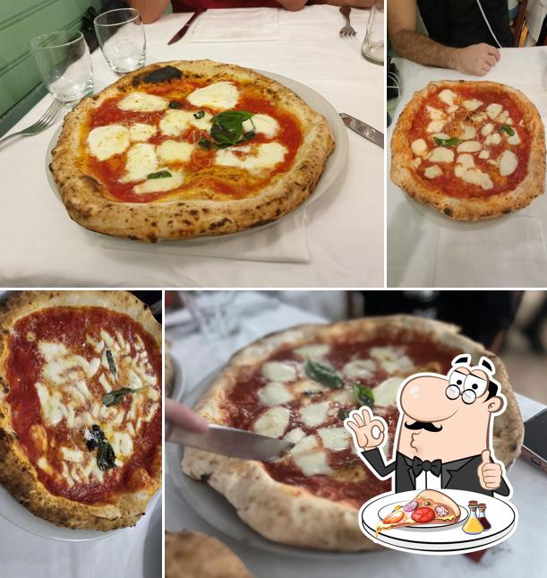 A Antichissima Pizzeria Port’Alba 1738, puoi assaggiare una bella pizza
