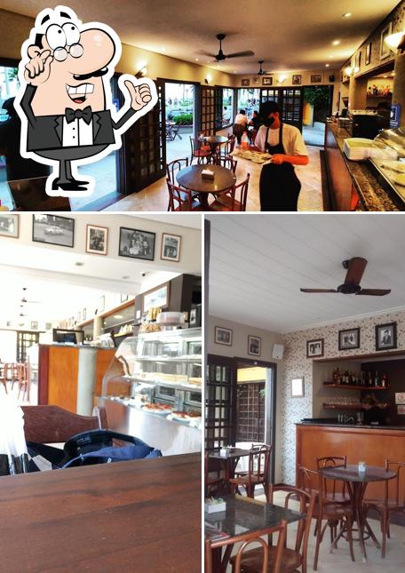 O interior do Café da Praça Guarujá