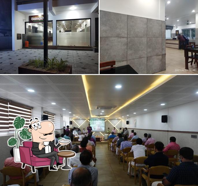 Check out how Skandapuri Restaurant സ്കന്ദപുരി റെസ്റ്റൊറന്റ് looks inside