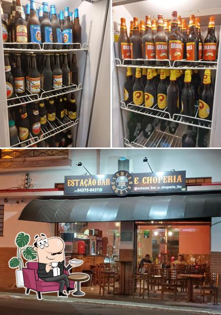 O interior do Estação Bar e Choperia