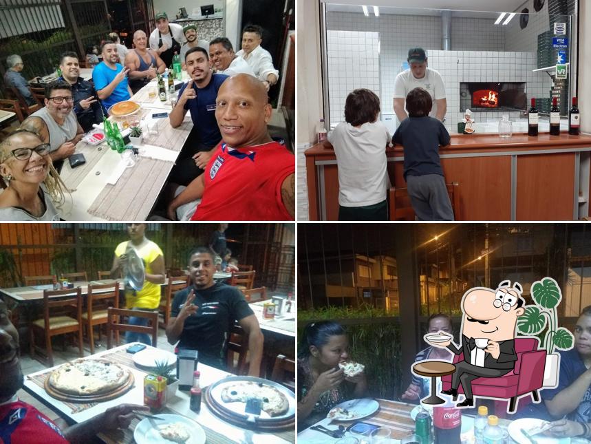 A Ferrari's Pizzaria e Esfiharia se destaca pelo interior e mesa de jantar