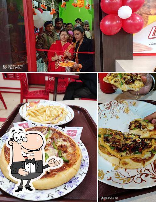 Look at the pic of LAZIZ PIZZA CHAPRA