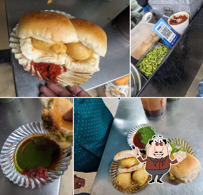 Vada pav at Vaishali Vadapav