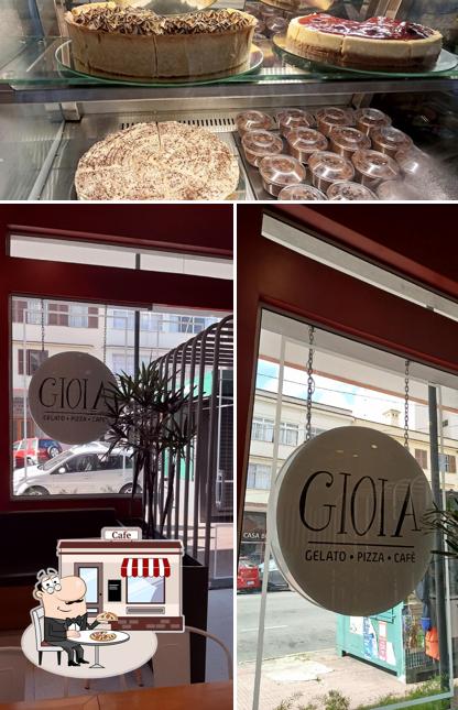 O Gioia Gelato Pizza Café se destaca pelo exterior e comida