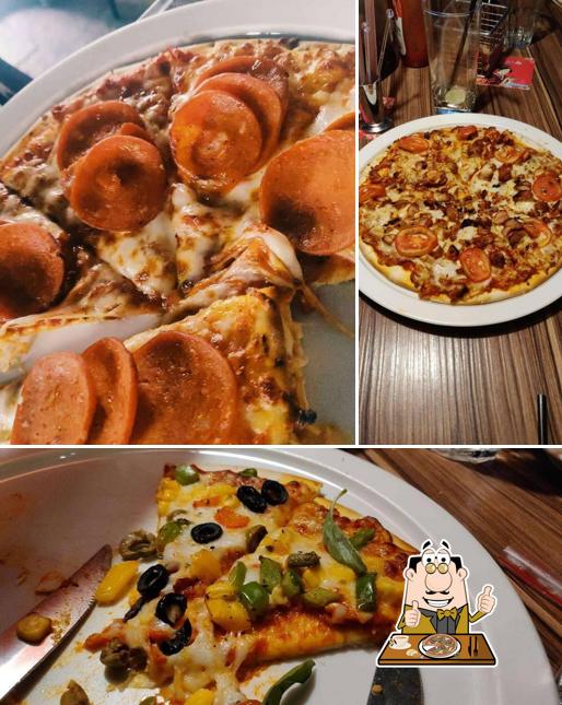 Order pizza at Cafe Delhi Heights