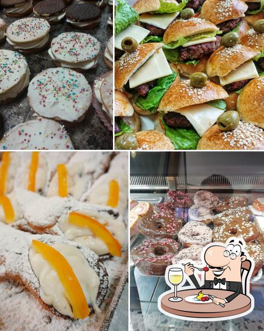 Platti al Pasticceria Sechi