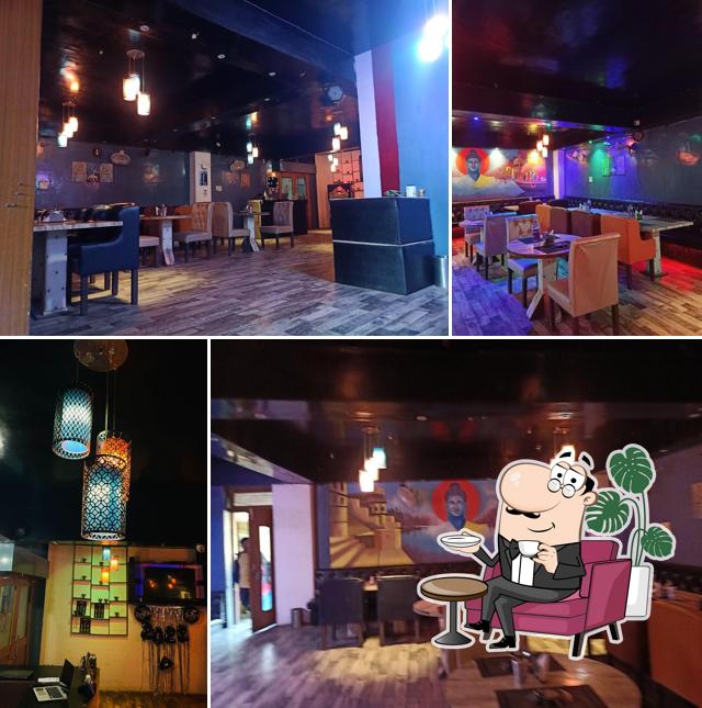 The interior of Mr. Showarma