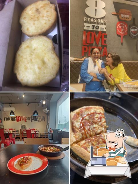 Garlic bread at Pizza Hut Sector 104, Noida