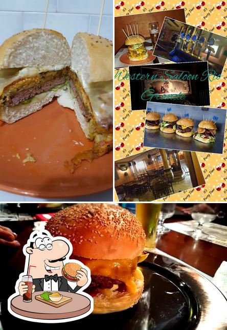 Ordina un hamburger a Western Saloon Rio Grande
