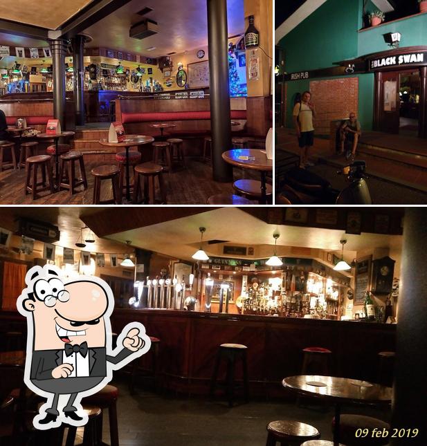 Gli interni di The Black Swan Irish Pub