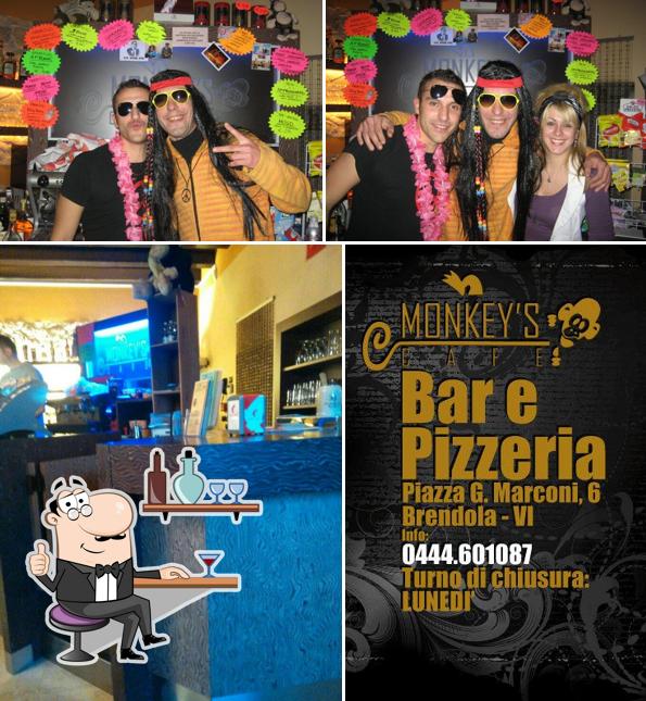 Gli interni di Monkey's Cafè e Pizzeria