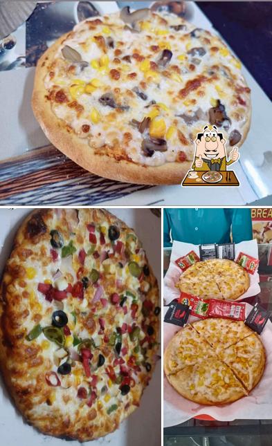 Try out pizza at Pizza momo cafe