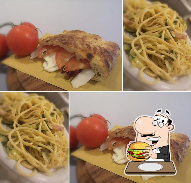 Prova un hamburger a La Giratina Bar - Ristoro