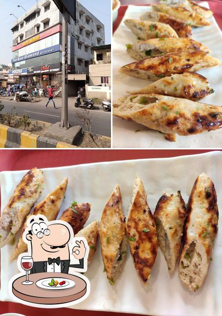 Among various things one can find food and exterior at Moti Mahal Delux